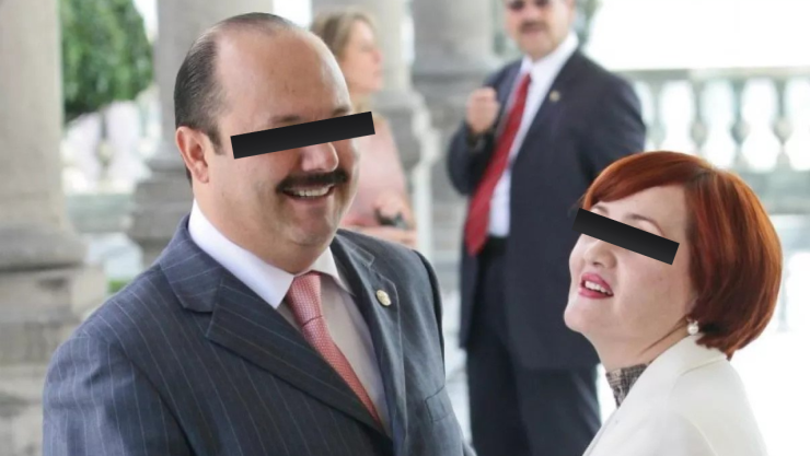 Bertha Gómez Fong, esposa del exgobernador César Duarte, junto a él en una imagen de archivo; ambos aparecen en un evento público vestidos de traje formal.