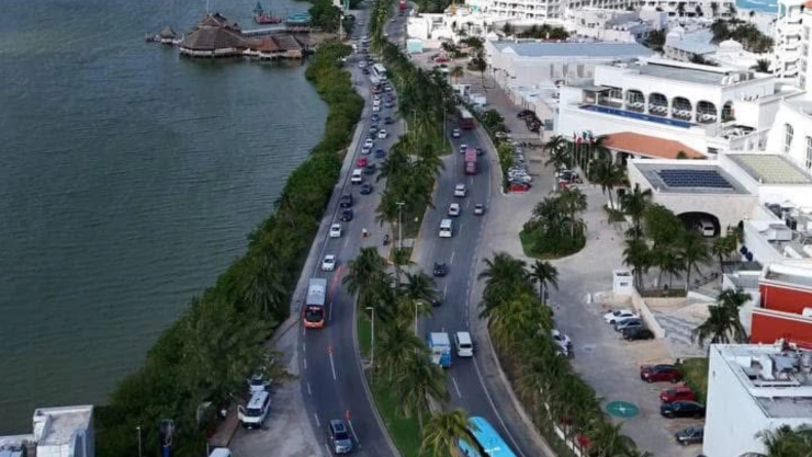 ¡Tráfico dominguero! 5 calles cerradas en Cancún hoy 23 de febrero.jpg