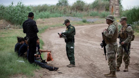 Gobierno de Estados Unidos esboza plan para migrantes en frontera