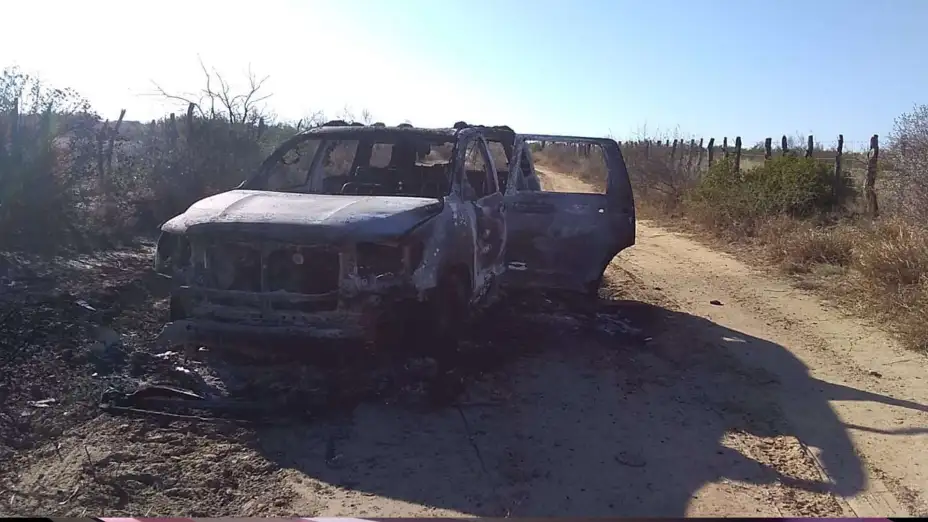 Camioneta calcinada de migrantes en Tamaulipas.