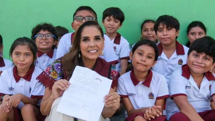 Alumna solicita a la gobernadora de Quintana Roo la construcción de un domo en su escuela