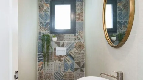 42 ideas para remodelar baños pequeños: se verán más grandes y muy elegantes