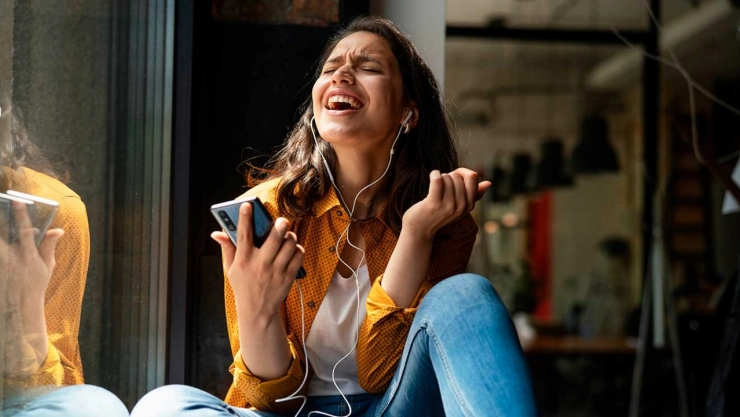 Hay canciones que pueden ser pegajosas y pasar en tu cerebro por horas y hasta días.