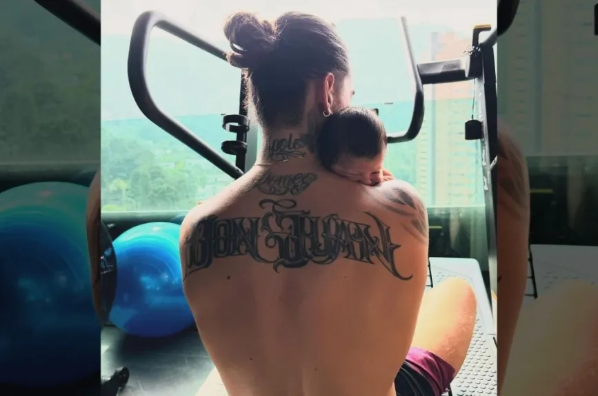 Maluma y su novia.jpg