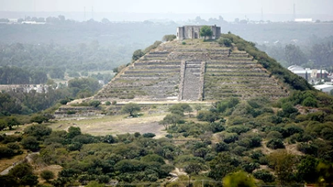 piramide de el pueblito en queretaro.jpg