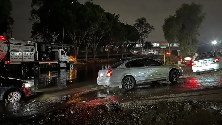 Encharcamientos de hasta 50 metros en calles de Ecatepec, Edomex, por intensas lluvias
