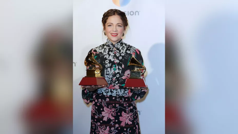 Natalia Lafourcade antes y después