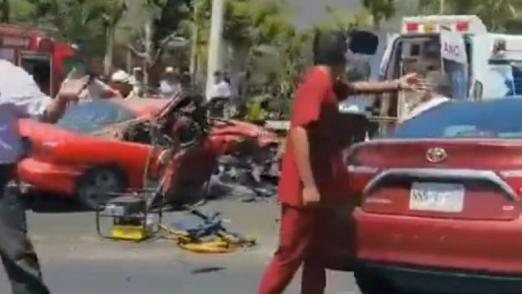 VIDEO: Fuerte accidente deja a mujer prensada en la México-Puebla