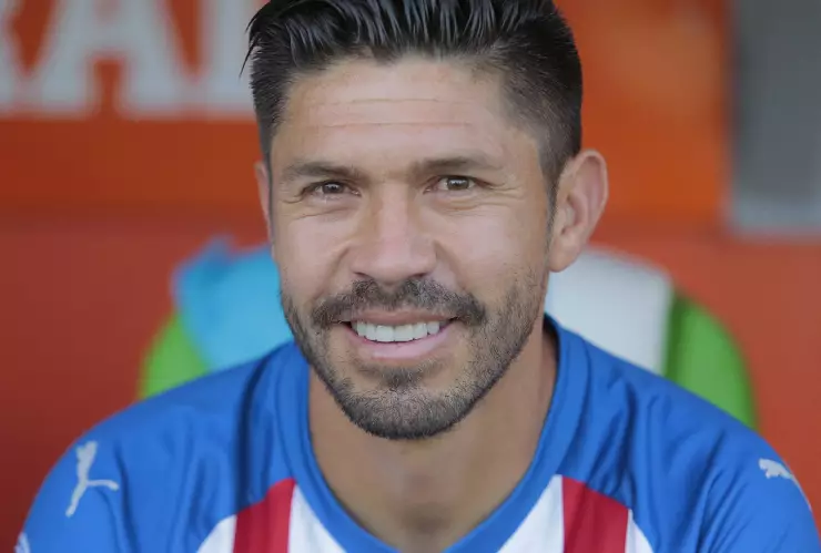 Oribe Peralta con la playera de Chivas