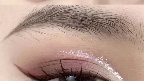 El delineado ideal para los ojos caídos es el foxy eye, que da un efecto lifting