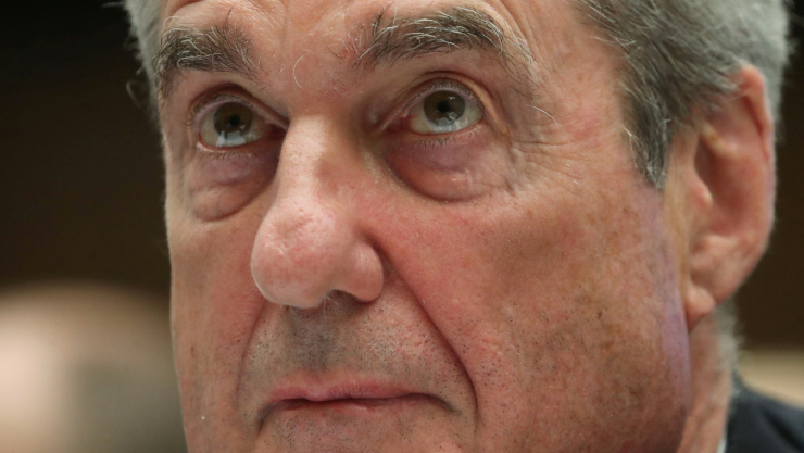 El exfiscal especial Robert Mueller testifica ante una audiencia del Comité de Inteligencia de la Cámara de Representantes sobre la investigación de la Oficina del Fiscal Especial sobre la interferencia rusa en las elecciones presidenciales de 2016 en el Capitolio en Washington, EE. UU., el 24 de julio de 2019.