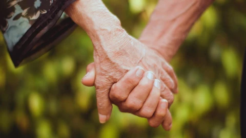 Las enfermedades respiratorias en adultos mayores aumentan en invierno