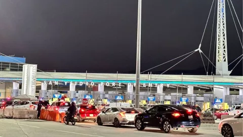 Garita de Tijuana de noche