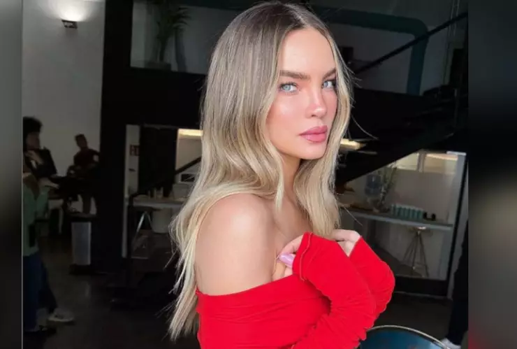 Mamá de Belinda en bikini rojo impacta en las redes