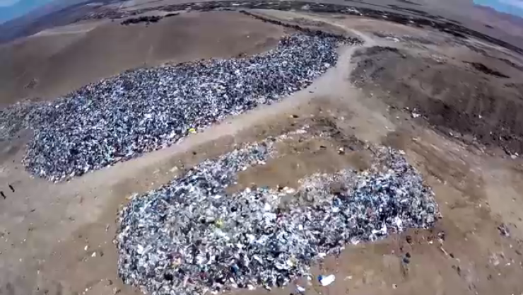 chila atacama ropa basurero.png