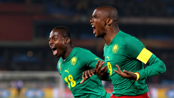 Samuel Eto’o celebra gol con Camerún