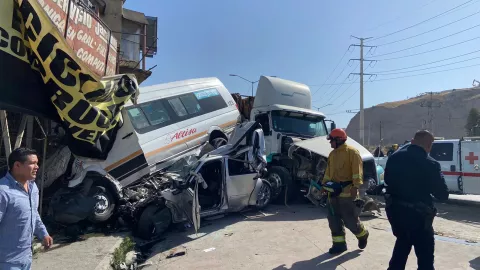 Accidente en el libramiento Rosas Magallon