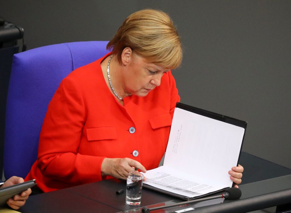 Angela Merkel da discurso ante el parlamento
