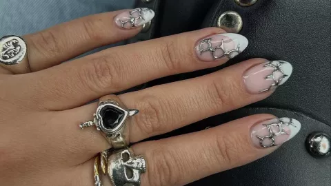 uñas con cadenas