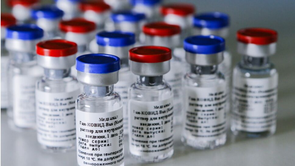 AstraZeneca y creadores de Sputnik V probarán vacuna ...