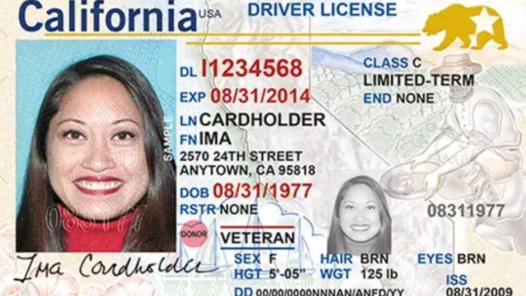 Una licencia de conducir Real ID de California.