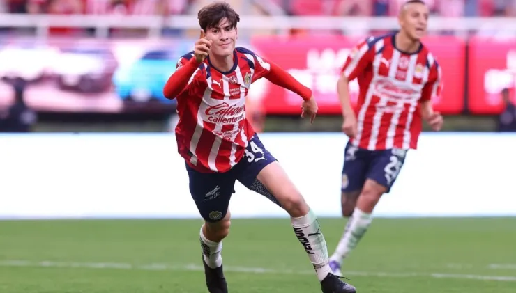 Hormiga González, futbolista de Chivas