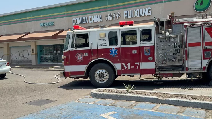 Se registra incendio en plaza comercial en la colonia Providencia, en Culiacán.jpg