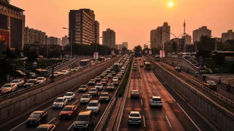 Estacionarse en lugar prohibido y otros casos por los que retienen las placas de un auto en el Estado de México