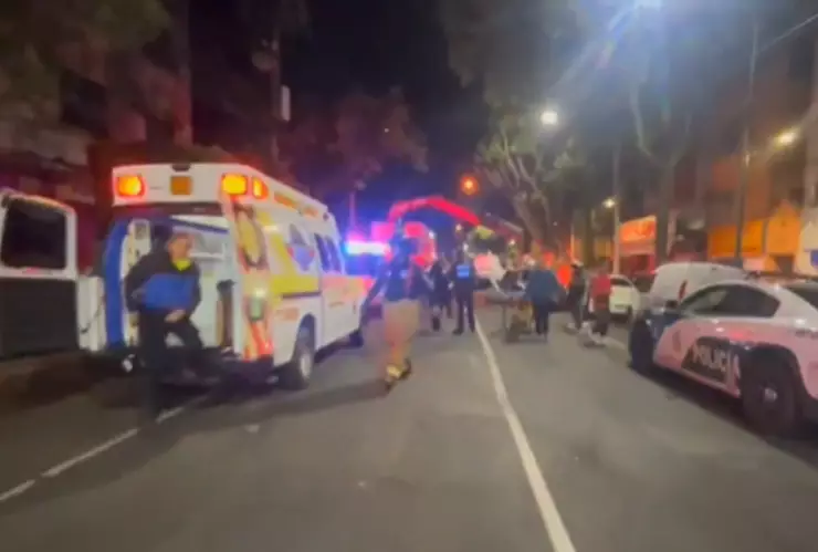 Intensa Madrugada en la Ciudad: Volcadura y Gran Incendio Generan Emergencias en Cuauhtémoc e Iztapalapa