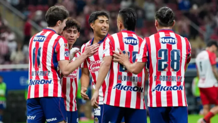 pelea-vestidor-chivas-esto-pasa-con-brian-gutierrez