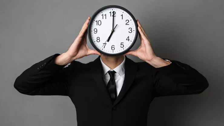 ¿Me pueden descontar salario por llegar tarde al trabajo