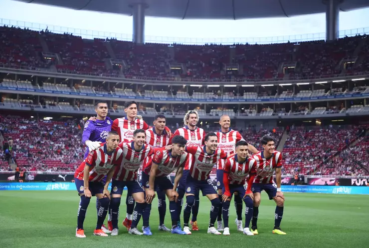 ¿Cambios? Estas podrían ser algunas bajas de Chivas para el Apertura 2024