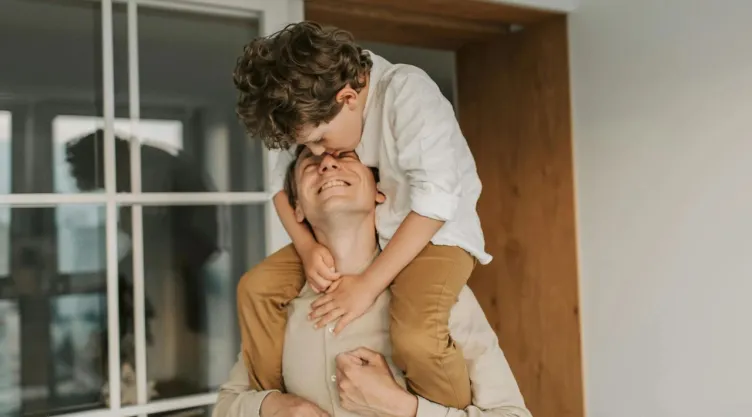 Día del Padre 2025: Mejores frases para felicitar a papá por WhatsApp