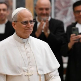 Significado-de-la-cruz-pectoral-del-Papa-León-XIV