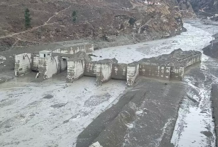 Desprendimiento de un glaciar provocó la muerte de 9 personas y 140 desaparecidos en la India