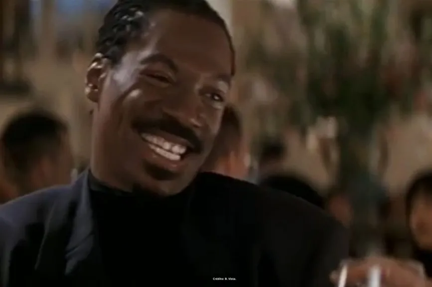 Te contamos por qué a Eddie Murphy lo atraparon con una chica trans y qué hacía con ella. (Escenas de la película ‘El negociador’ por Azteca 7)