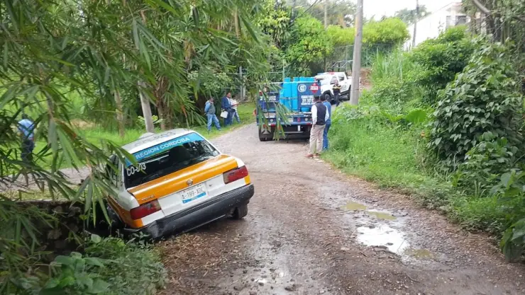 Camión repartidor de gas choca contra taxi y salió proyectado ¿Cómo ocurrió?