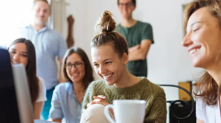 Características que hacen a una persona feliz, según la IA