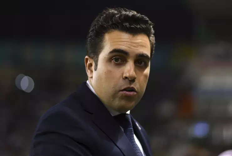 Chivas despiede a Michel Leaño