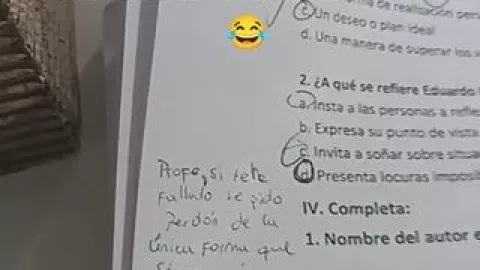 Alumno pide perdón a profesora con canción de Chayanne