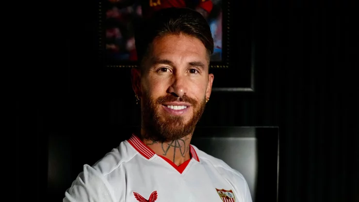 Sergio Ramos con la camiseta del Sevilla