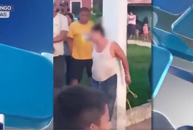 Habitantes de Chiapas castigan a presuntos extorsionadores en plena plaza