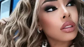 Yailin con abrigo felino..jpg