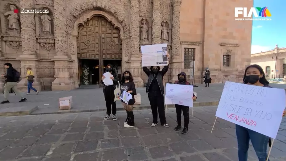 La manifestación también contó con la presencia de madres de familia