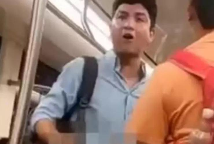 Hombre encara a sujeto por usar como gancho a niña para pedir dinero