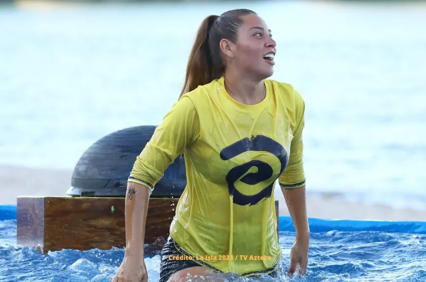 Lamentablemente Alexia no pudo resistir y cayó al agua.