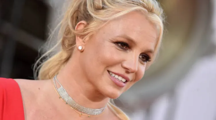 britney spears fractura pie