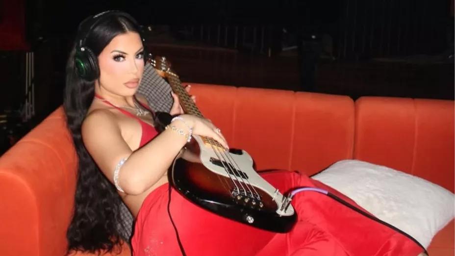 Cantante latina DELAROSA muere en ataque armado en Los Ángeles