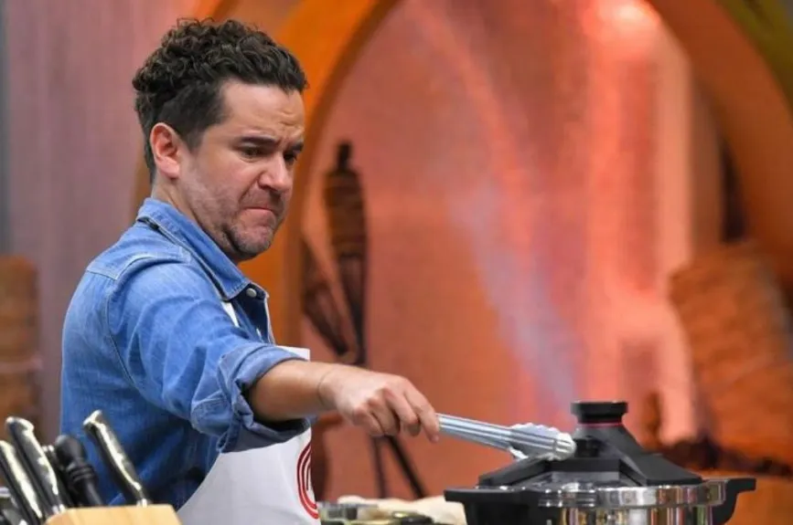 Mauricio en la cocina.jpg