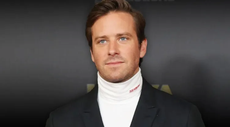 Famoso actor de Hollywood se harta de las mujeres y tiene encuentros románticos con hombres